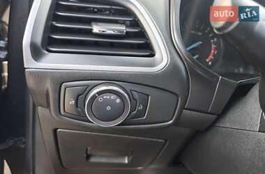 Внедорожник / Кроссовер Ford Edge 2017 в 