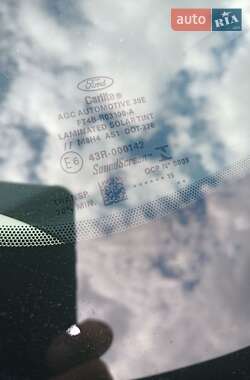 Позашляховик / Кросовер Ford Edge 2015 в 
