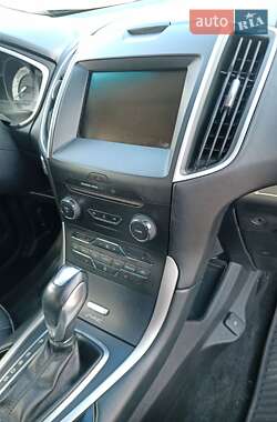 Позашляховик / Кросовер Ford Edge 2015 в 