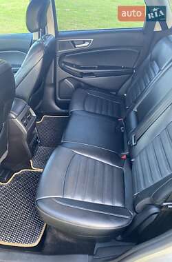 Внедорожник / Кроссовер Ford Edge 2017 в 