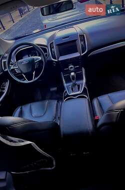 Внедорожник / Кроссовер Ford Edge 2017 в 