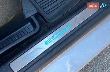 Внедорожник / Кроссовер Ford Edge 2017 в 