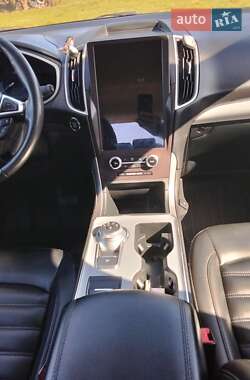 Позашляховик / Кросовер Ford Edge 2021 в 