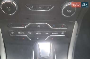 Позашляховик / Кросовер Ford Edge 2016 в 