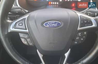 Позашляховик / Кросовер Ford Edge 2016 в 