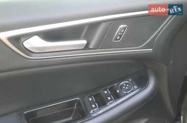 Позашляховик / Кросовер Ford Edge 2016 в 