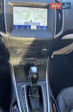 Внедорожник / Кроссовер Ford Edge 2017 в 