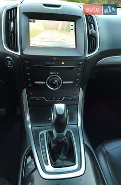 Позашляховик / Кросовер Ford Edge 2015 в 