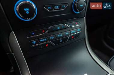 Позашляховик / Кросовер Ford Edge 2020 в 