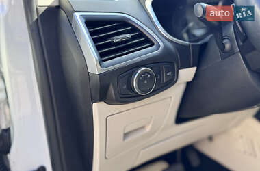 Позашляховик / Кросовер Ford Edge 2016 в 