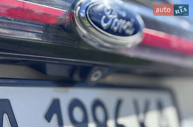 Позашляховик / Кросовер Ford Edge 2016 в 