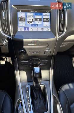 Внедорожник / Кроссовер Ford Edge 2017 в 
