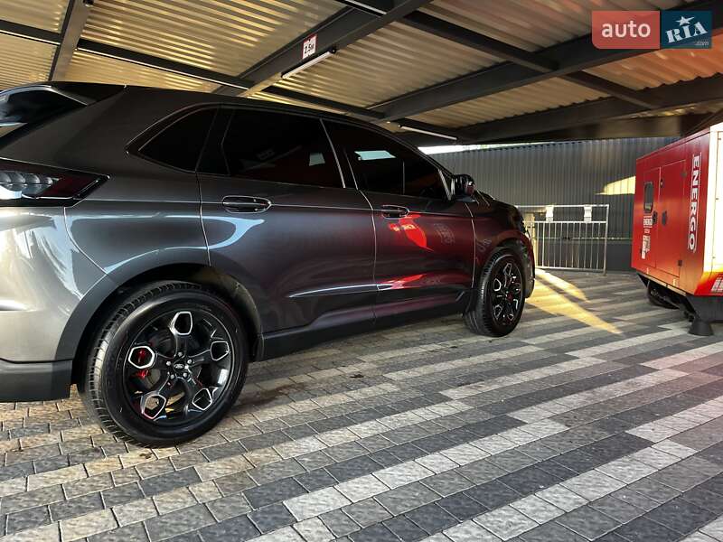 Позашляховик / Кросовер Ford Edge 2018 в Городку