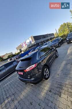 Позашляховик / Кросовер Ford Edge 2019 в 