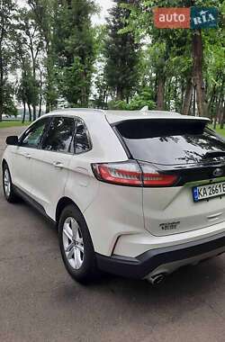 Позашляховик / Кросовер Ford Edge 2018 в 