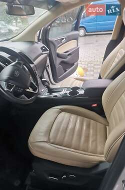 Позашляховик / Кросовер Ford Edge 2018 в 