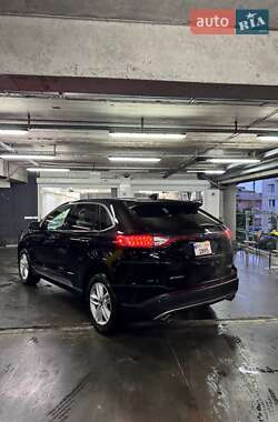 Внедорожник / Кроссовер Ford Edge 2017 в 