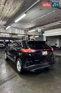 Внедорожник / Кроссовер Ford Edge 2017 в 