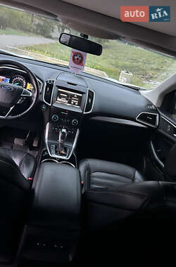 Внедорожник / Кроссовер Ford Edge 2015 в 
