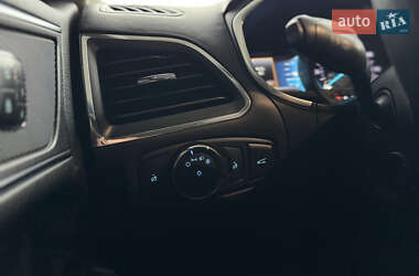 Внедорожник / Кроссовер Ford Edge 2018 в 