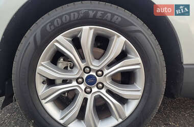 Внедорожник / Кроссовер Ford Edge 2019 в 