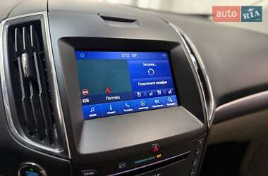 Внедорожник / Кроссовер Ford Edge 2017 в 