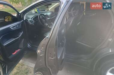 Позашляховик / Кросовер Ford Edge 2016 в 