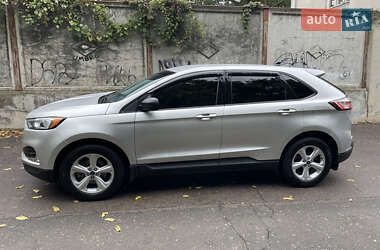 Позашляховик / Кросовер Ford Edge 2019 в 