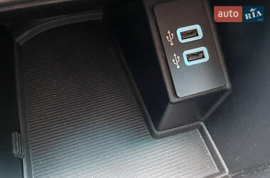 Позашляховик / Кросовер Ford Edge 2019 в 