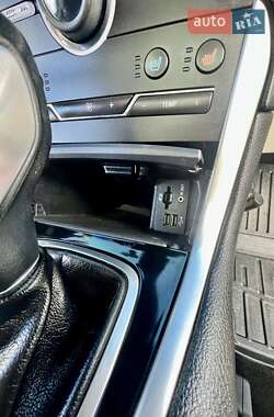 Позашляховик / Кросовер Ford Edge 2015 в 