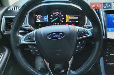 Позашляховик / Кросовер Ford Edge 2017 в 