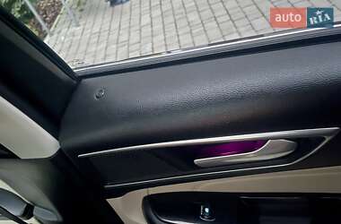 Позашляховик / Кросовер Ford Edge 2015 в 