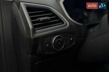 Позашляховик / Кросовер Ford Edge 2021 в  фото 10 Позашляховик / Кросовер Ford Edge 2021 в