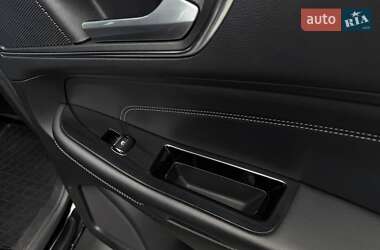 Позашляховик / Кросовер Ford Edge 2017 в  фото 46 Позашляховик / Кросовер Ford Edge 2017 в