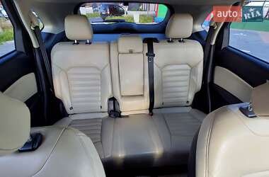 Позашляховик / Кросовер Ford Edge 2016 в 