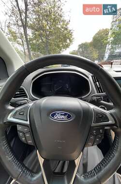 Позашляховик / Кросовер Ford Edge 2019 в 