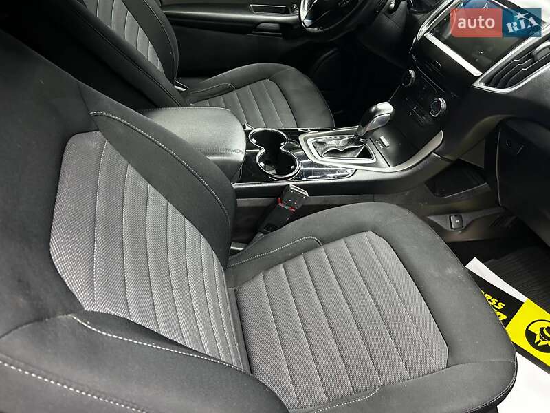 Позашляховик / Кросовер Ford Edge 2017 в Чернівцях