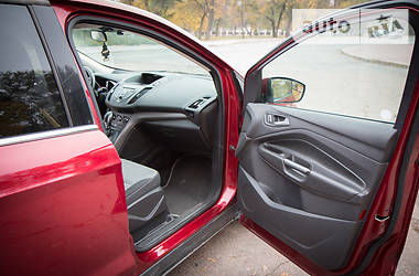 Позашляховик / Кросовер Ford Escape 2014 в 