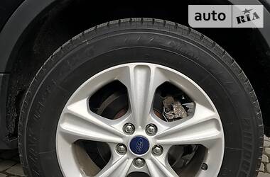 Позашляховик / Кросовер Ford Escape 2013 в 