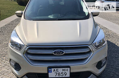 Внедорожник / Кроссовер Ford Escape 2018 в 