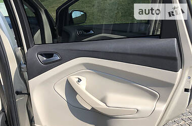 Внедорожник / Кроссовер Ford Escape 2018 в 