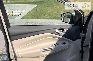 Внедорожник / Кроссовер Ford Escape 2018 в 