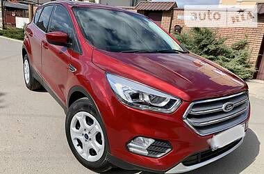 Позашляховик / Кросовер Ford Escape 2016 в 