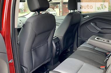 Позашляховик / Кросовер Ford Escape 2016 в 