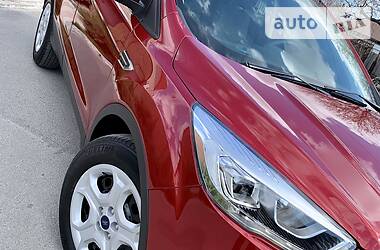 Позашляховик / Кросовер Ford Escape 2016 в 