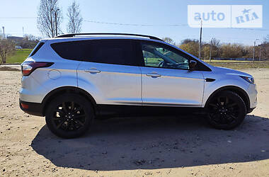 Позашляховик / Кросовер Ford Escape 2016 в 