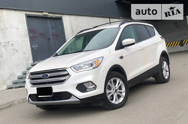 Позашляховик / Кросовер Ford Escape 2018 в 