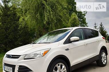 Позашляховик / Кросовер Ford Escape 2013 в 