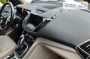 Позашляховик / Кросовер Ford Escape 2013 в 