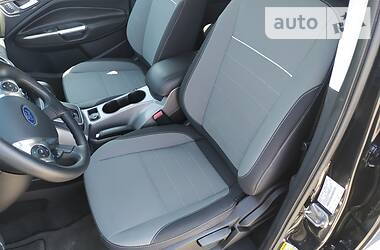 Позашляховик / Кросовер Ford Escape 2013 в 